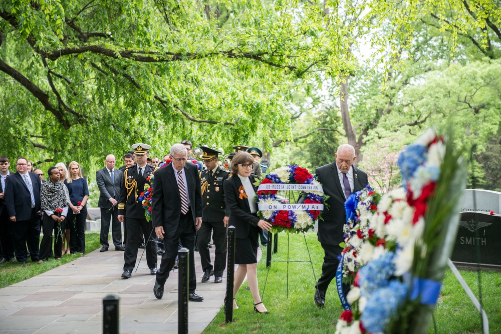 Wreath-Laying Ceremony at the Spirit of the Elbe Marker