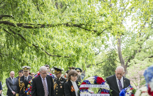 Wreath-Laying Ceremony at the Spirit of the Elbe Marker
