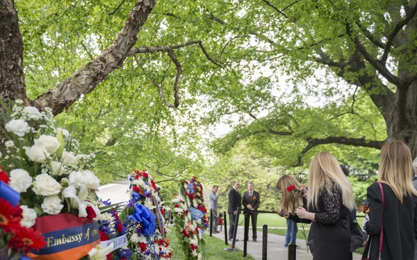 Wreath-Laying Ceremony at the Spirit of the Elbe Marker