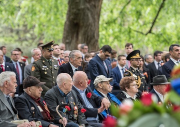 Wreath-Laying Ceremony at the Spirit of the Elbe Marker