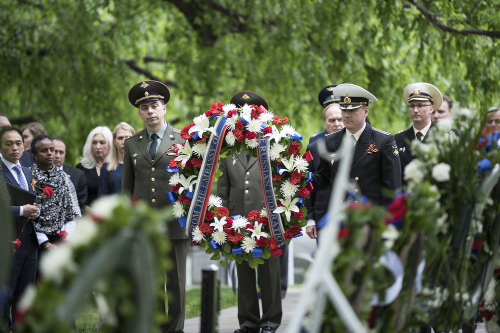 Wreath-Laying Ceremony at the Spirit of the Elbe Marker