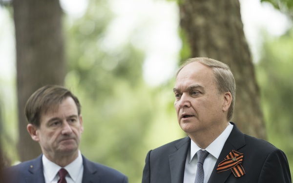 Wreath-Laying Ceremony at the Spirit of the Elbe Marker