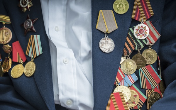 Wreath-Laying Ceremony at the Spirit of the Elbe Marker