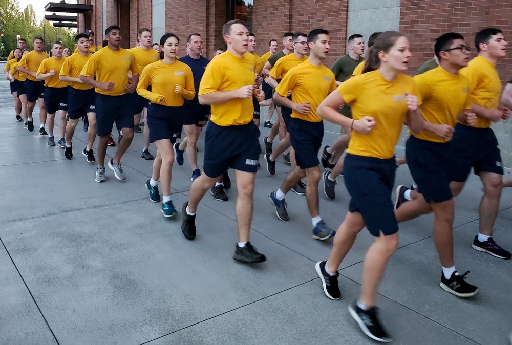 CNO, MCPON, University of Washington NROTC Students Morning PT