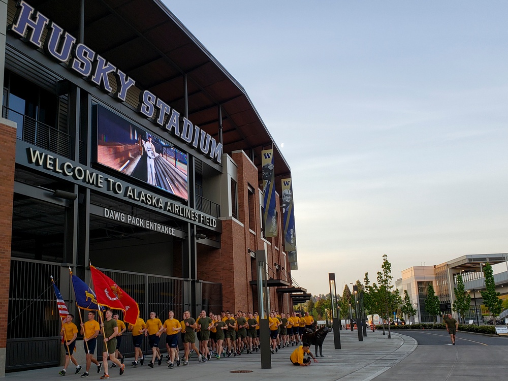 CNO, MCPON, University of Washington NROTC Students Morning PT