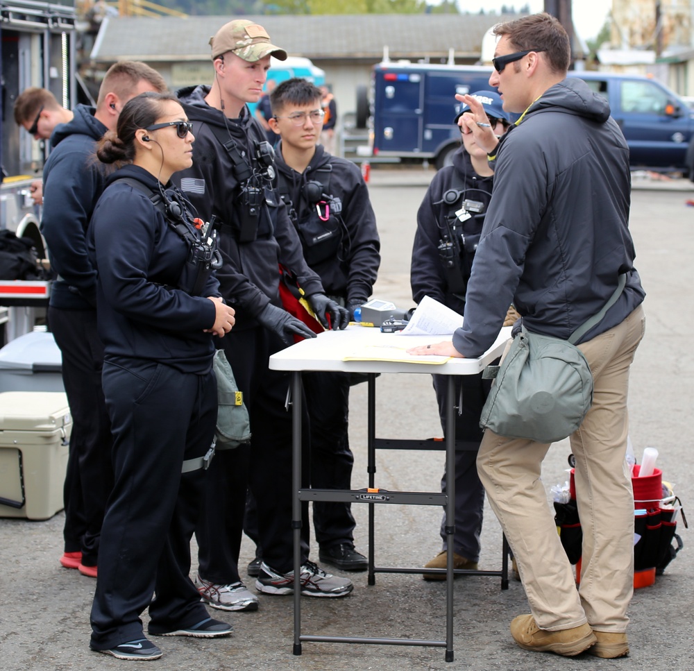 10th Civil Support Team conducts training with Tacoma Fire Department