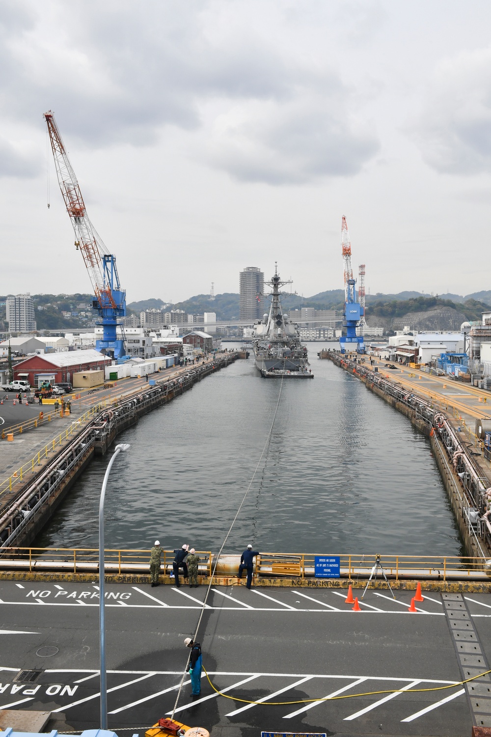 USS Benfold Enters Dry Dock