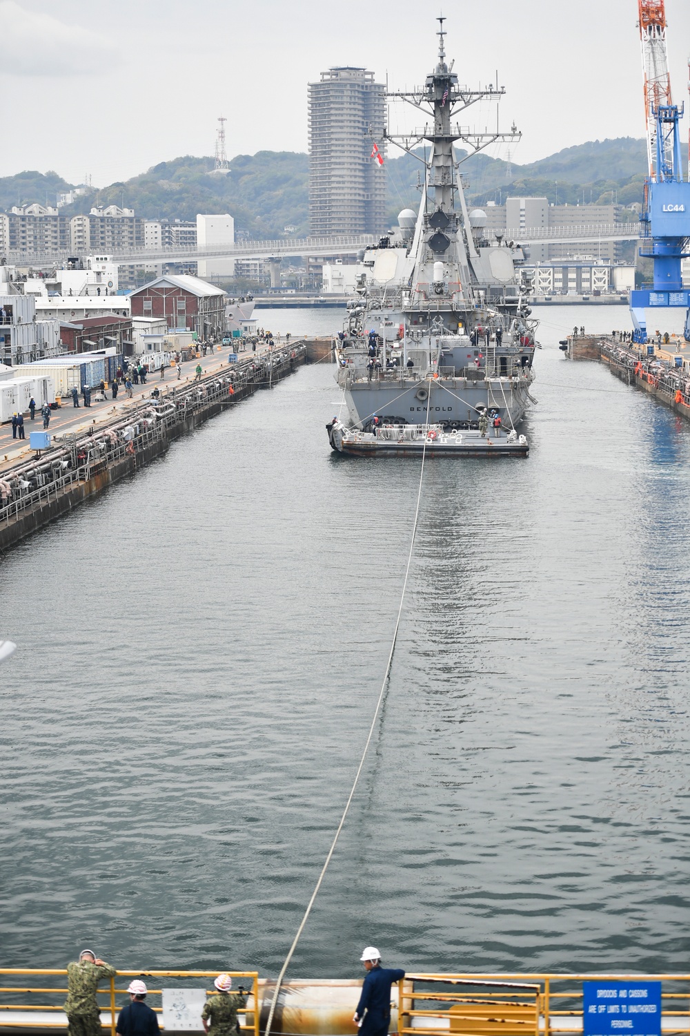 USS Benfold Enters Dry Dock