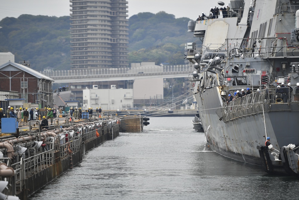 USS Benfold Enters Dry Dock