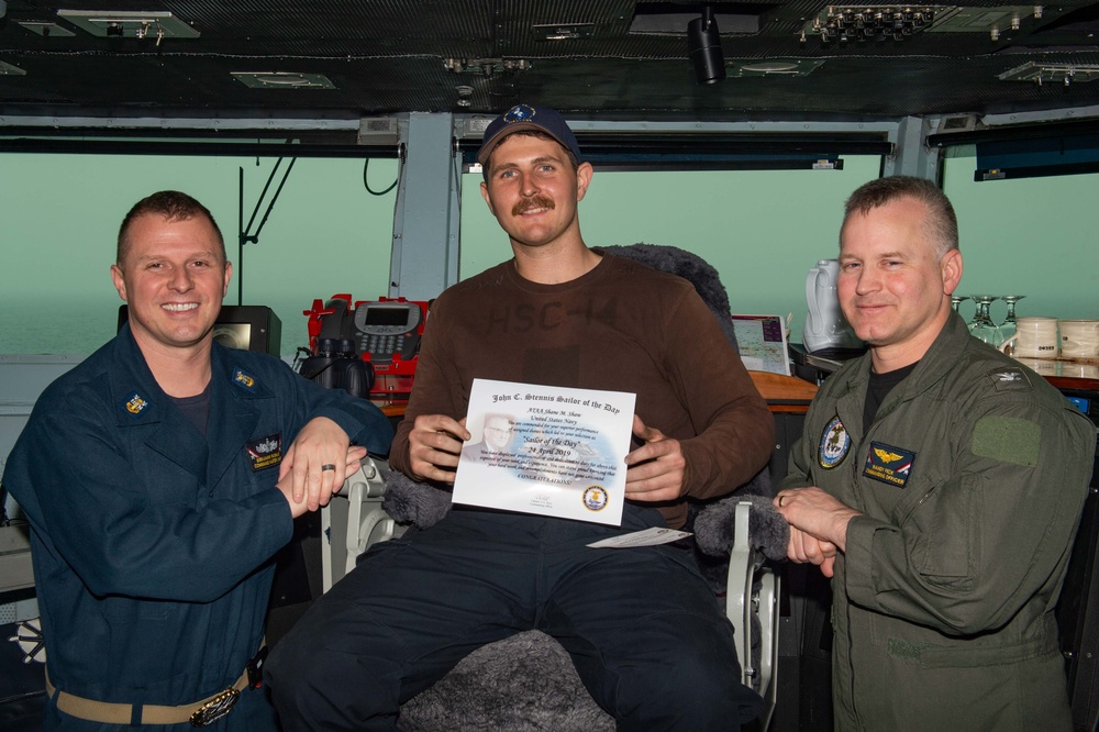 U.S. Sailor receives Sailor of the Day award