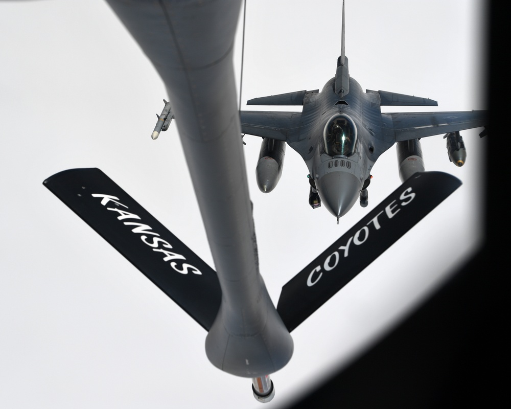 28th EARS Refuels U.S. and Iraqi F-16 Fighting Falcons