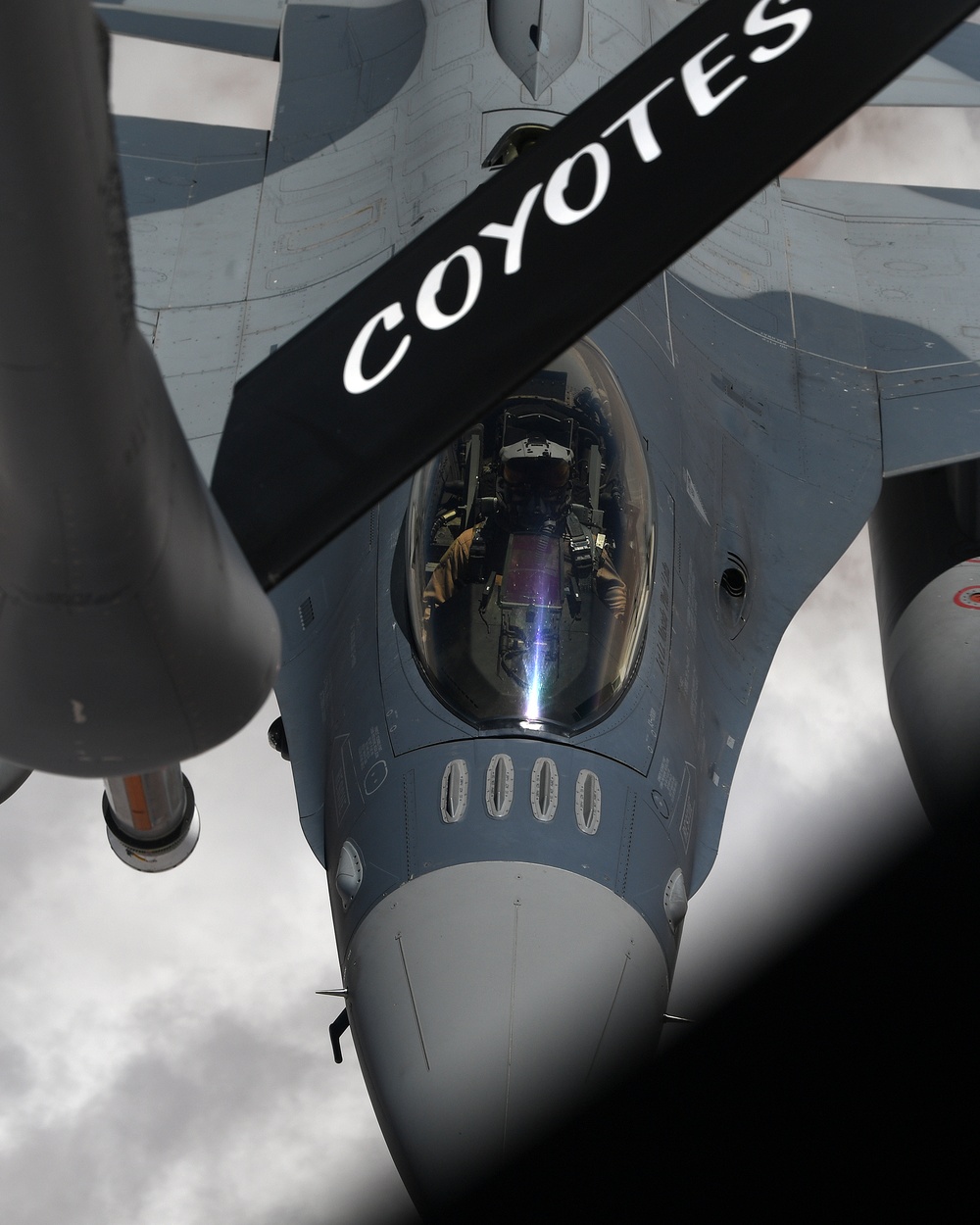 28th EARS Refuels U.S. and Iraqi F-16 Fighting Falcons