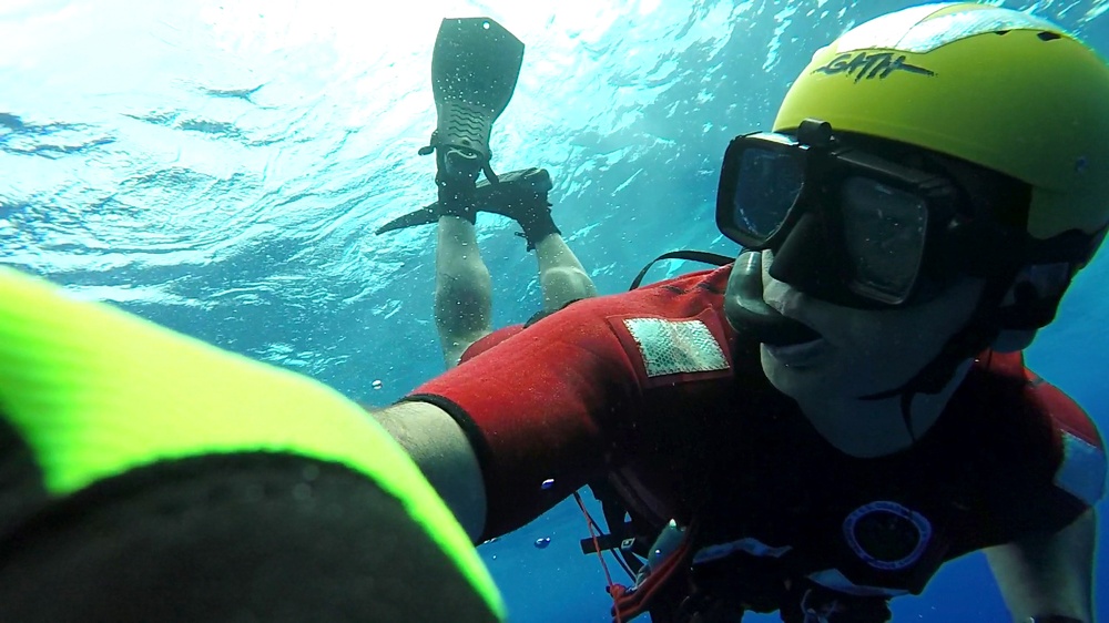 Bertholf rescue swimmer trains in South China Sea