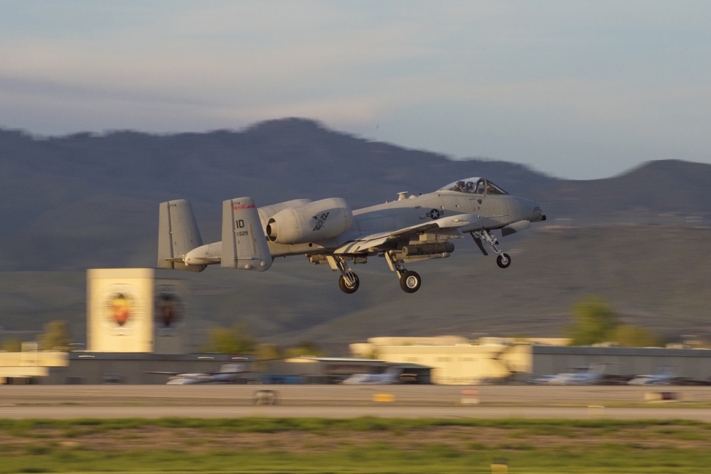 Idaho Air National Guard hosts F-18s for training with A-10s at Gowen Field