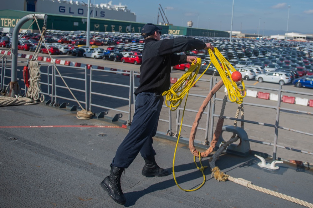 USS Leyte Gulf Goes Underway