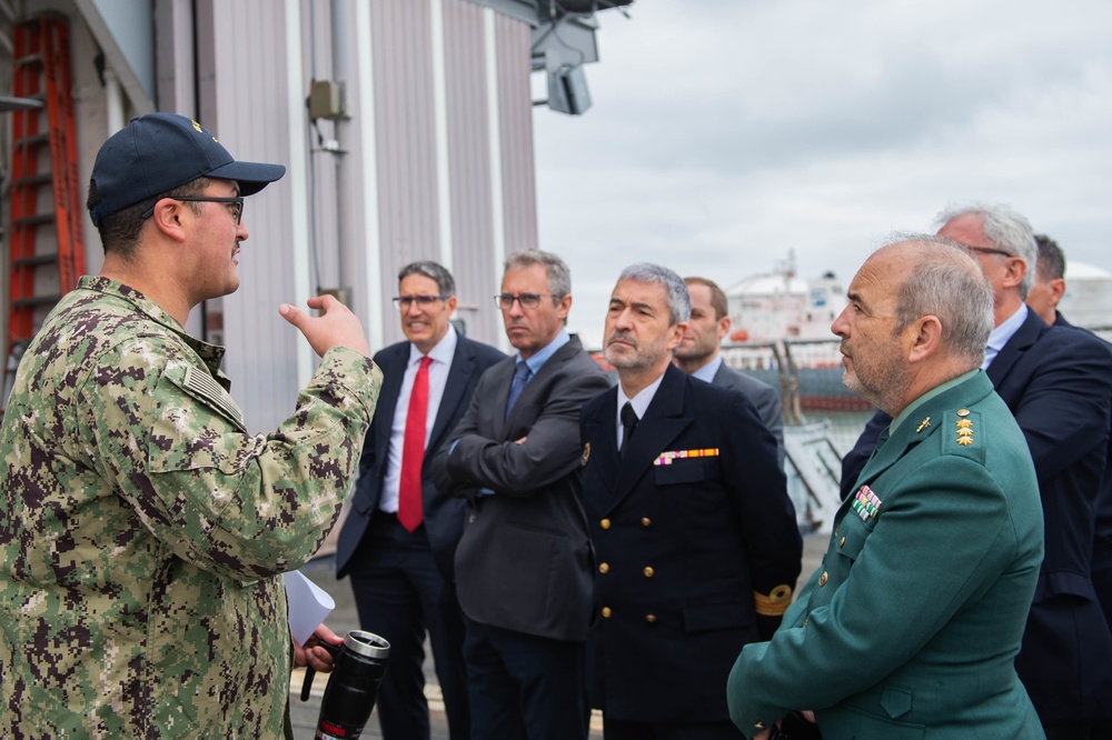 USS Leyte Gulf Host Spanish Dignitaries