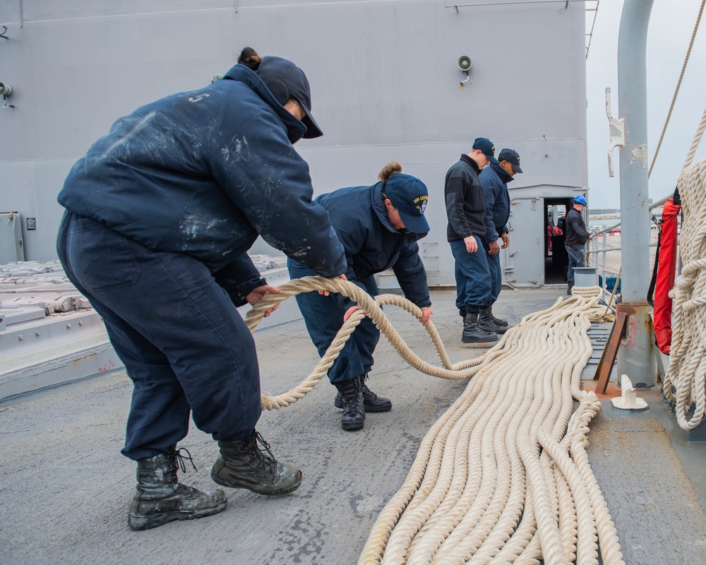 USS Leyte Gulf Goes Underway