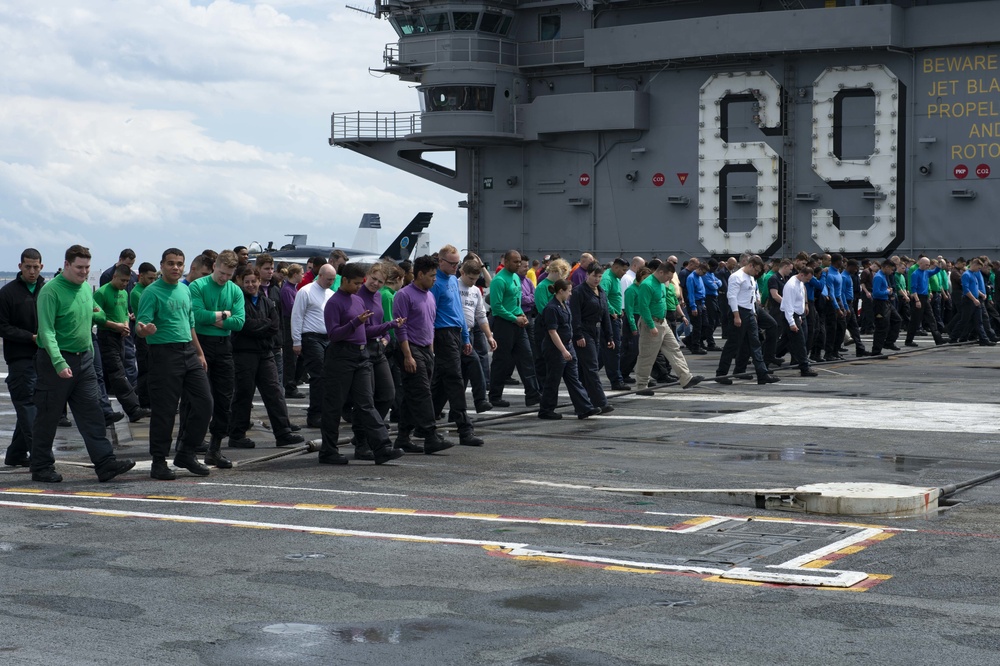 USS Dwight D. Eisenhower (CVN 69)