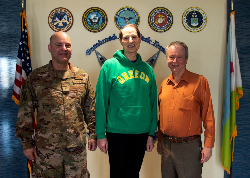 CODEL Wyden visits CJTF-HOA