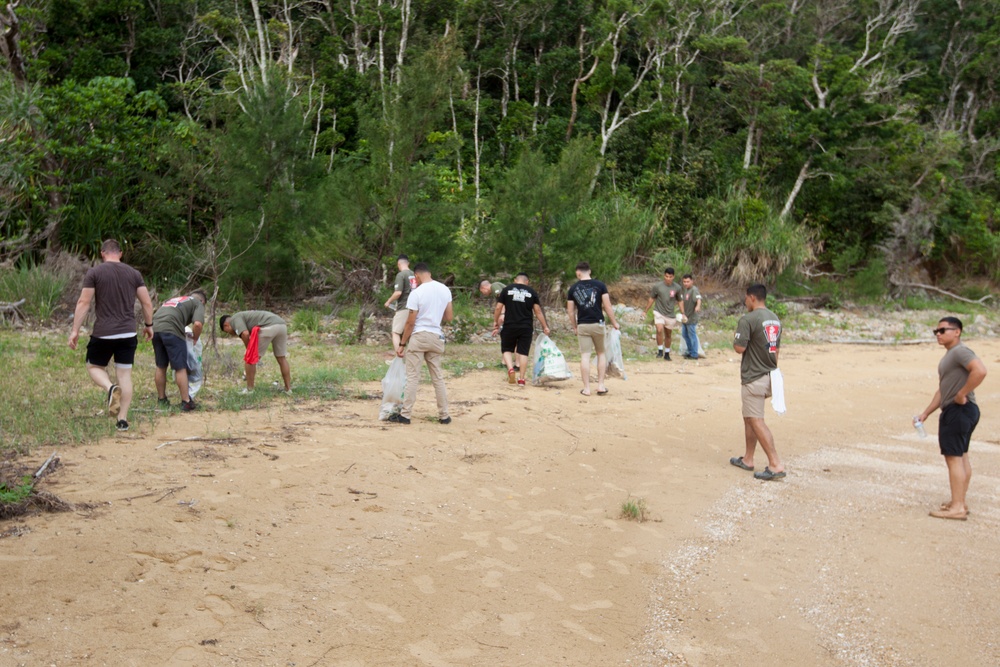 DVIDS - Images - BLT Marines Clean Up Ginoza Beach On Okinawa [Image 3 ...