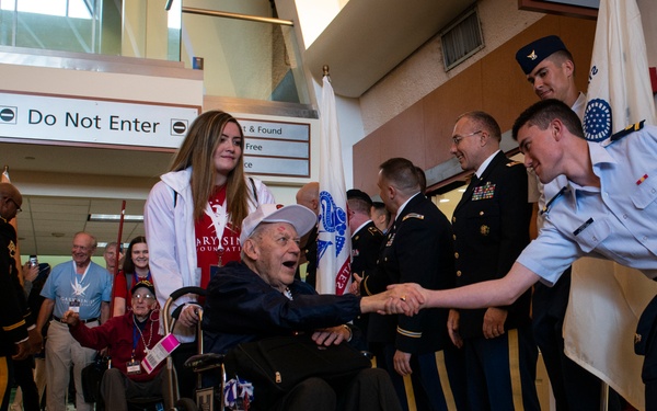 Military members and Victory Belles welcome veterans in New Orleans
