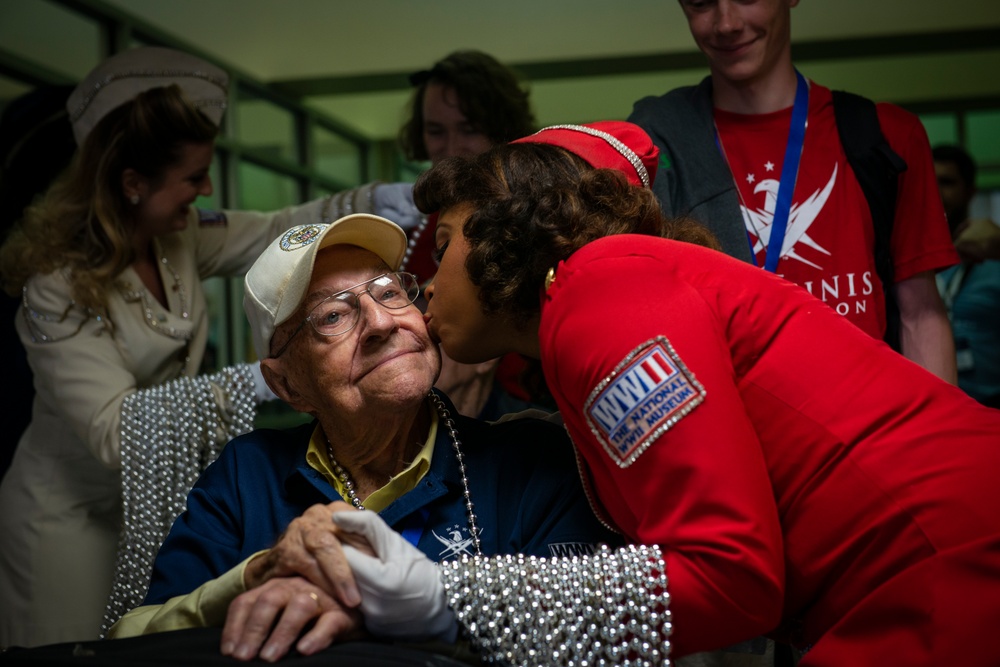 Military members and Victory Belles welcome veterans in New Orleans