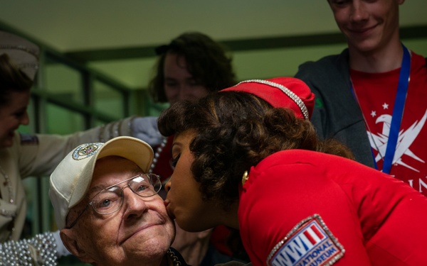 Military members and Victory Belles welcome veterans in New Orleans