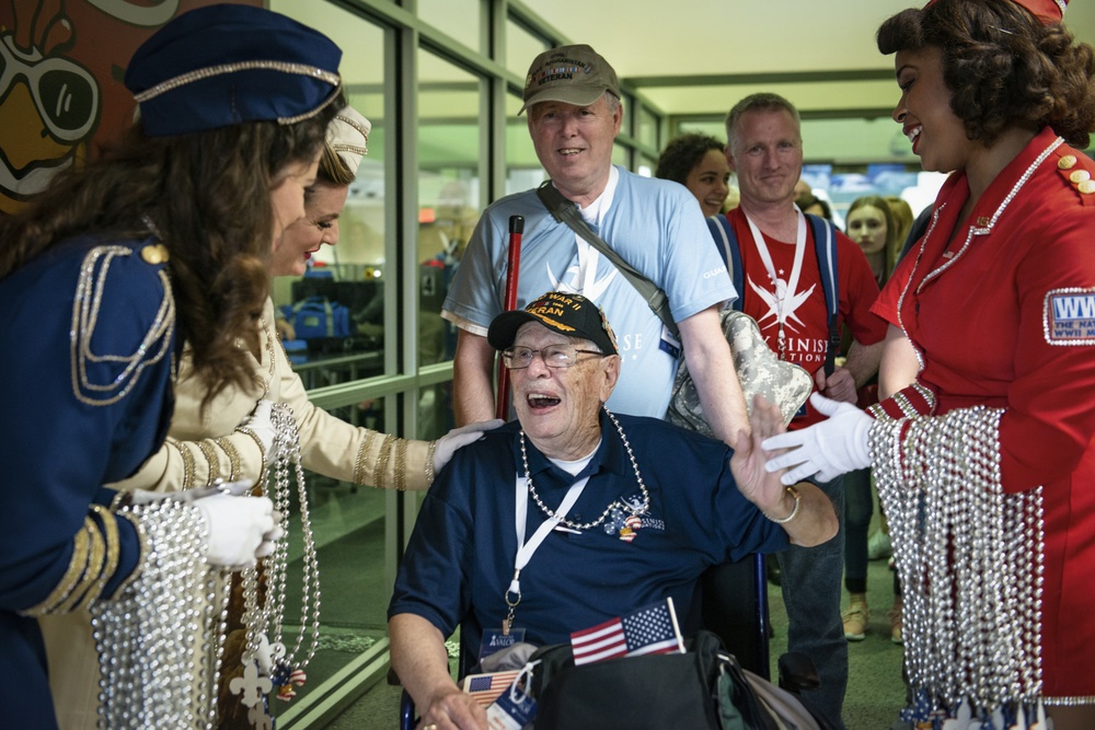 Military members and Victory Belles welcome veterans in New Orleans