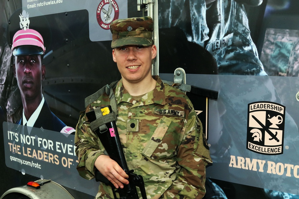 Army Reserve Cadet Benefits From $40,000 Scholarship