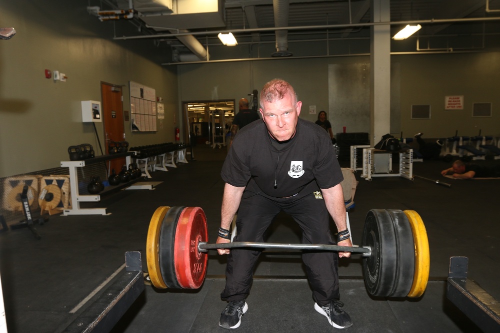 U.S. Army Chaplain and Powerlifter uses his faith to uplift himself
