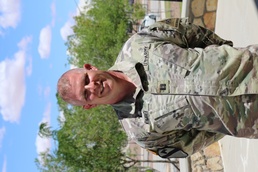 U.S. Army Chaplain and Powerlifter uses his faith to uplift himself