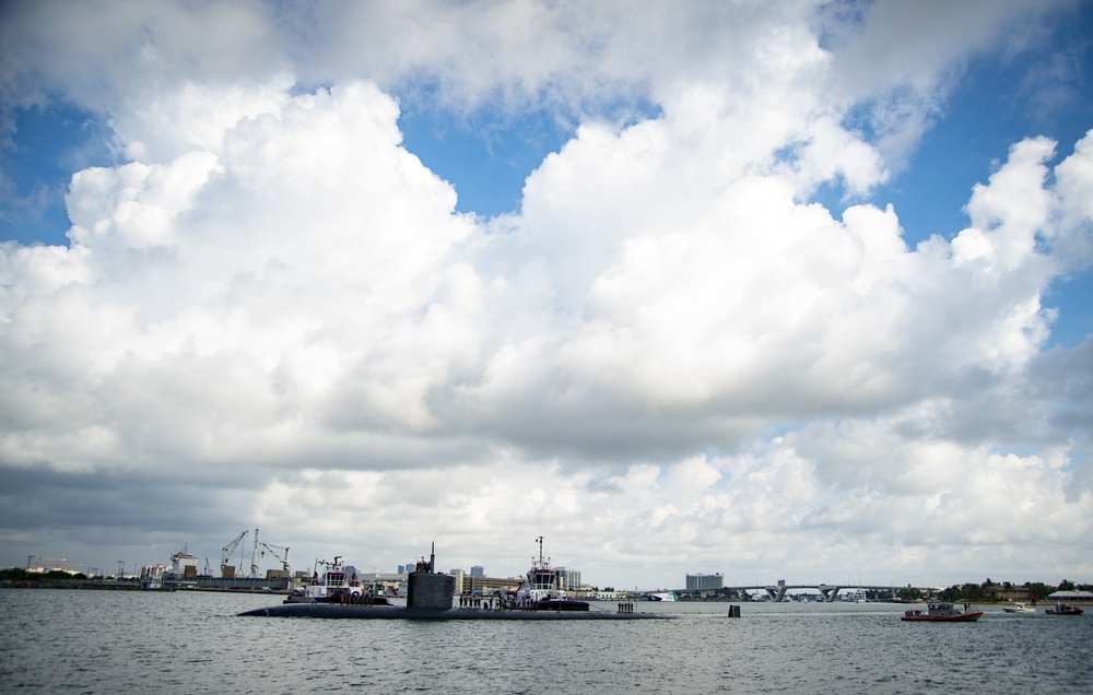 USS ALBANY ARRIVES IN PORT EVERGLADES