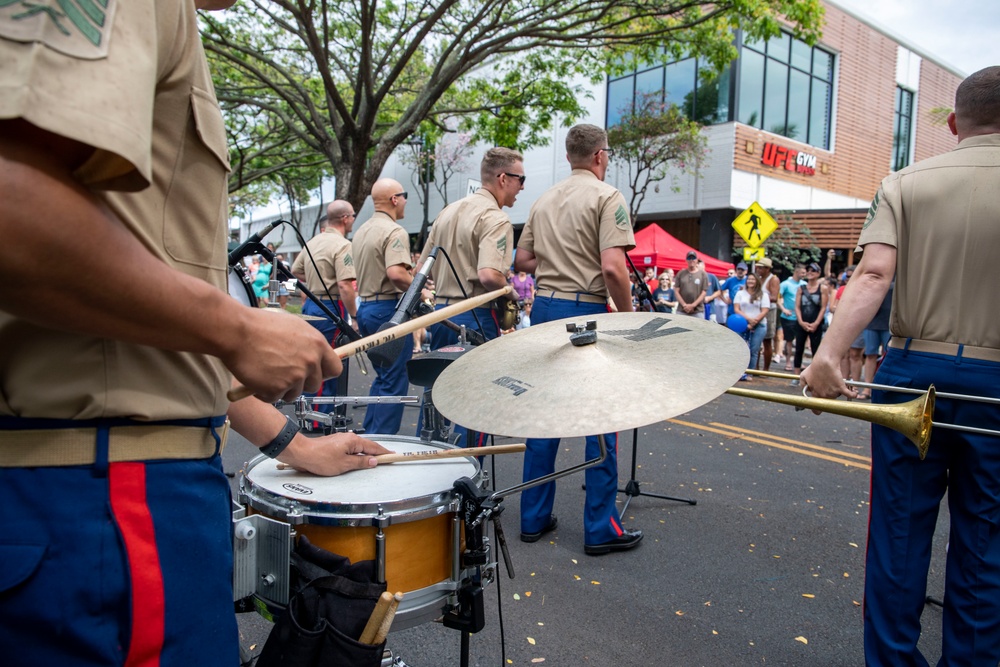MARFORPAC band performs in "I Love Kailua Festival"