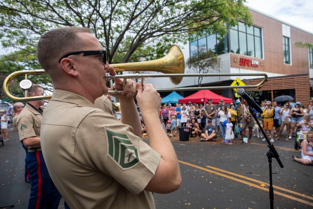 MARFORPAC band performs in "I Love Kailua Festival"