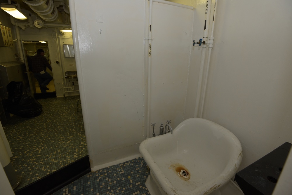 Ambulatory bathtub located in the Medical Department of the Battleship Wisconsin