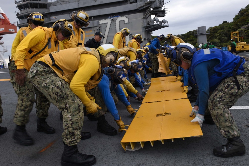 USS Ronald Reagan Conducts Flight Deck Certifications