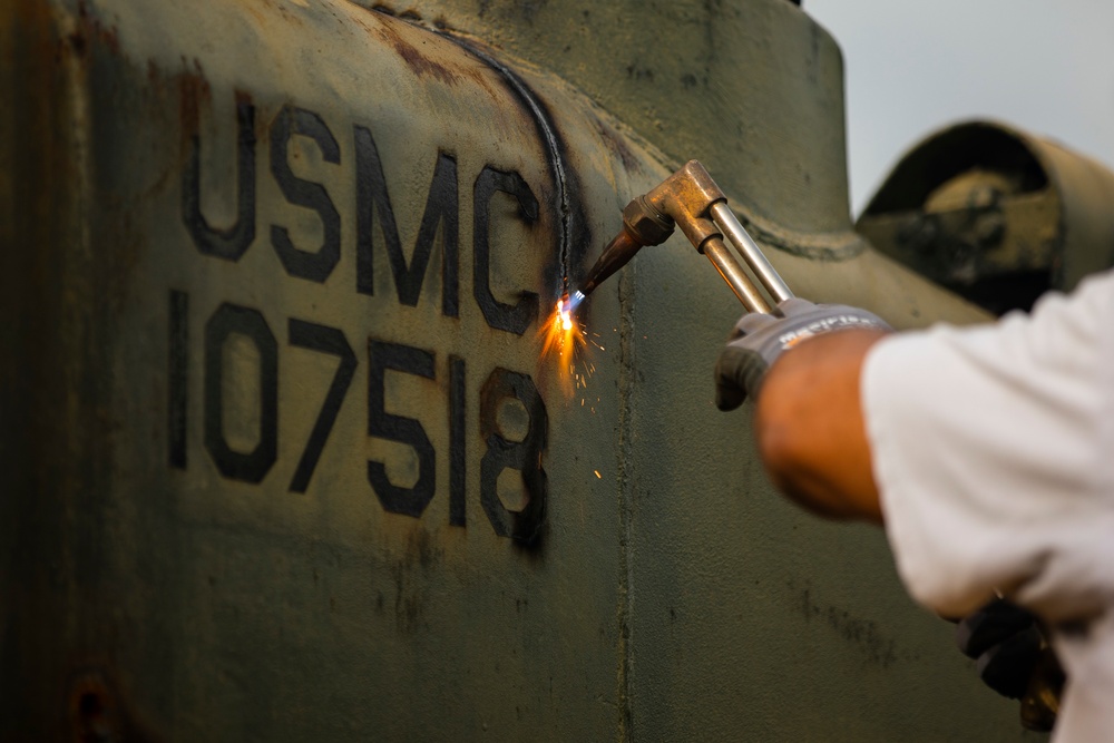 LVTP-5 Dismantling