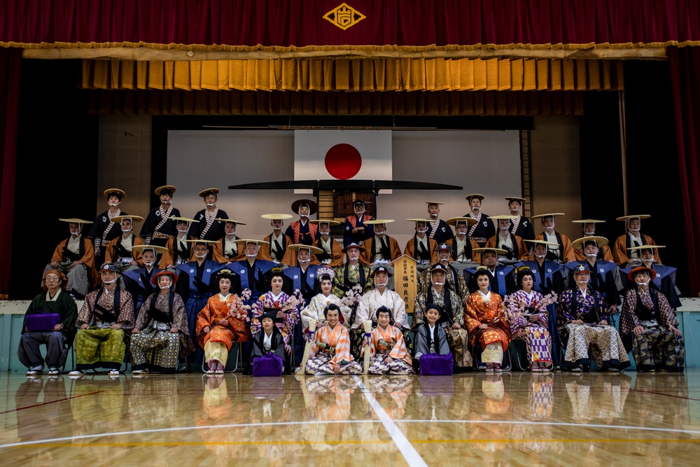 US Marines experience Japanese culture