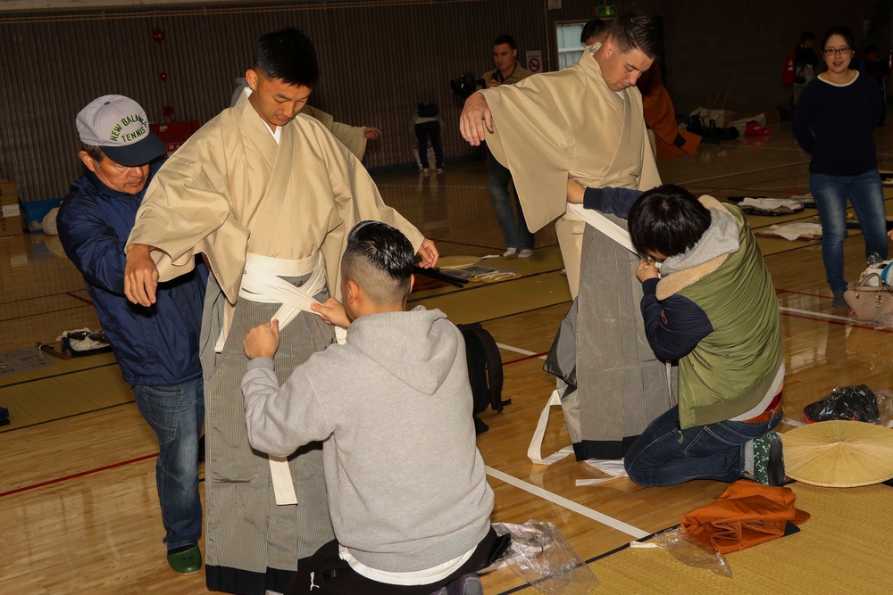 US Marines experience Japanese culture