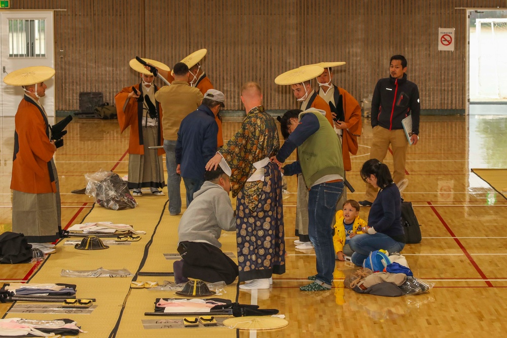 US Marines experience Japanese culture