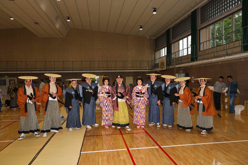 US Marines experience Japanese culture