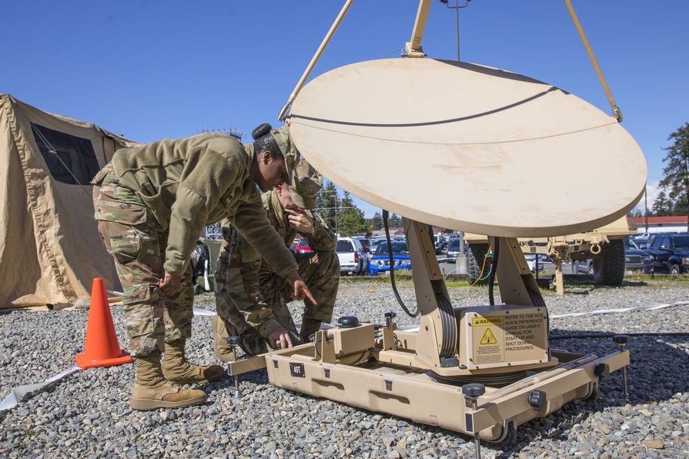 Soldiers set up a VSAT satellite