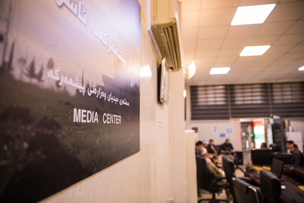 Coalition Forces Meet With Peshmerga Media Cell, Test Radio-in-a-Box