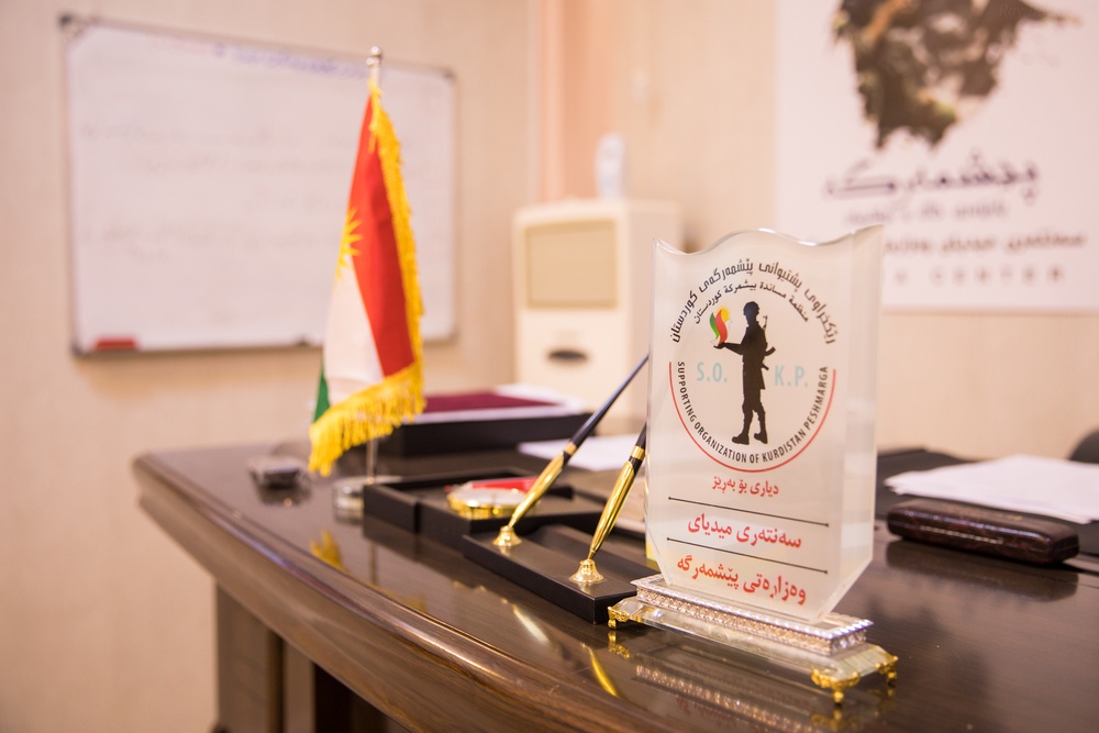 Coalition Forces Meet With Peshmerga Media Cell, Test Radio-in-a-Box