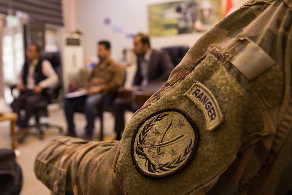 Coalition Forces Meet With Peshmerga Media Cell, Test Radio-in-a-Box