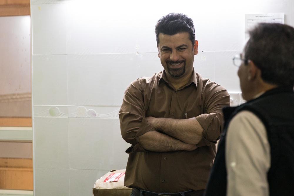 Coalition Forces Meet With Peshmerga Media Cell, Test Radio-in-a-Box
