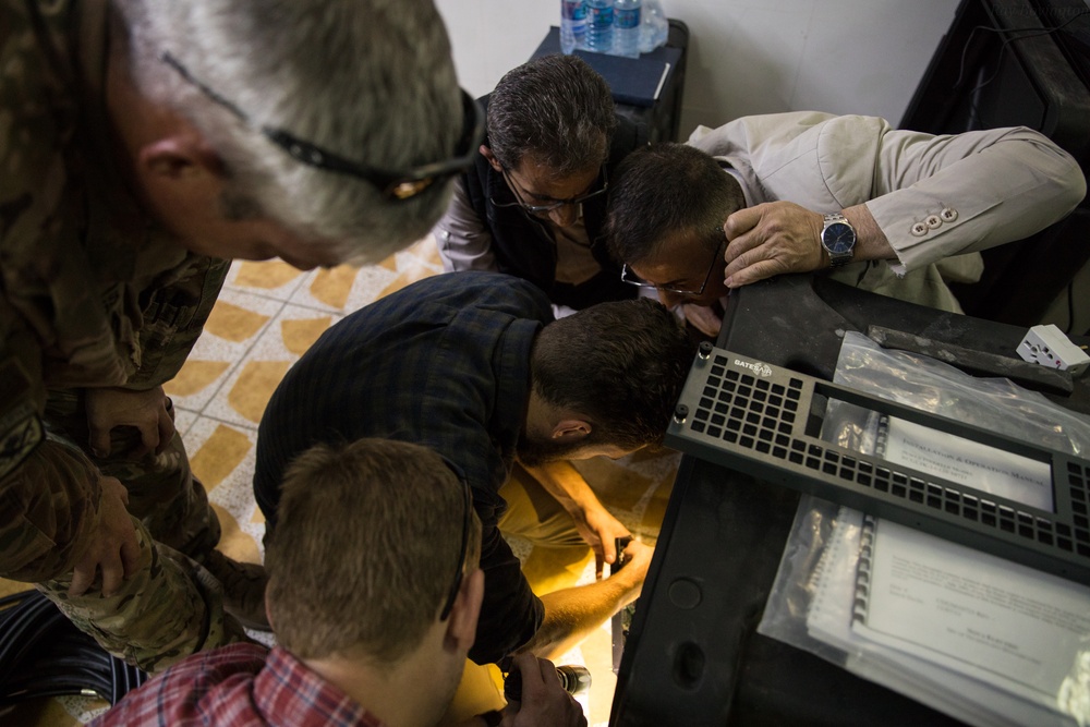Coalition Forces Meet With Peshmerga Media Cell, Test Radio-in-a-Box