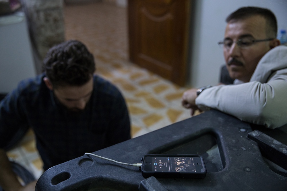 Coalition Forces Meet With Peshmerga Media Cell, Test Radio-in-a-Box