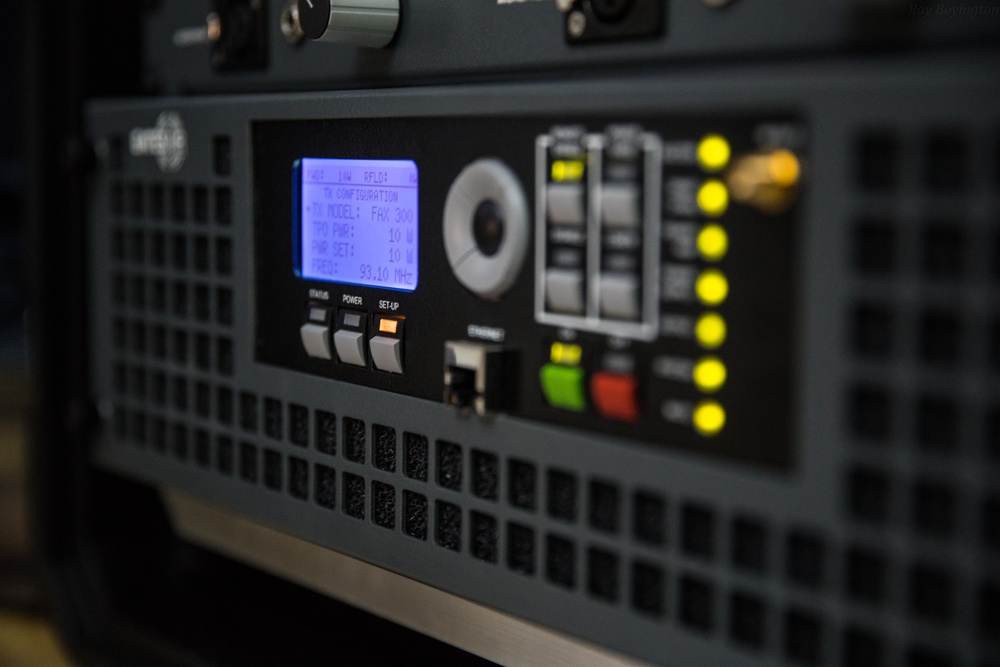 Coalition Forces Meet With Peshmerga Media Cell, Test Radio-in-a-Box