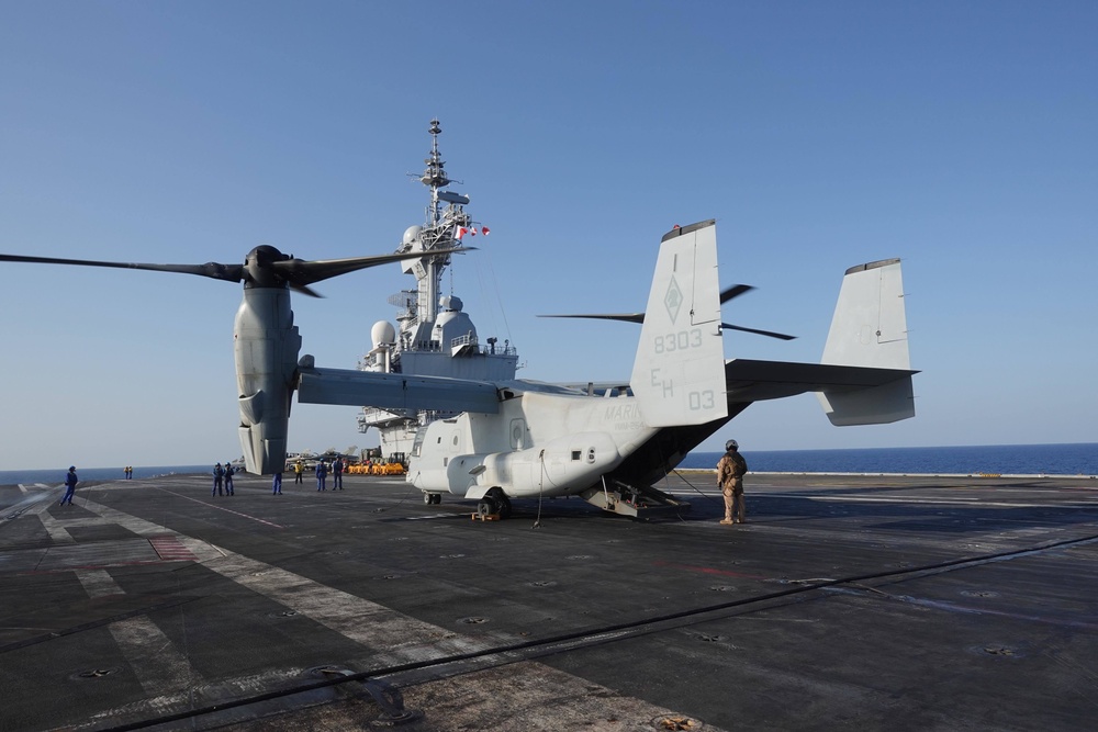 Ospreys land on French Aircraft Carrier, Charles De Gaulle